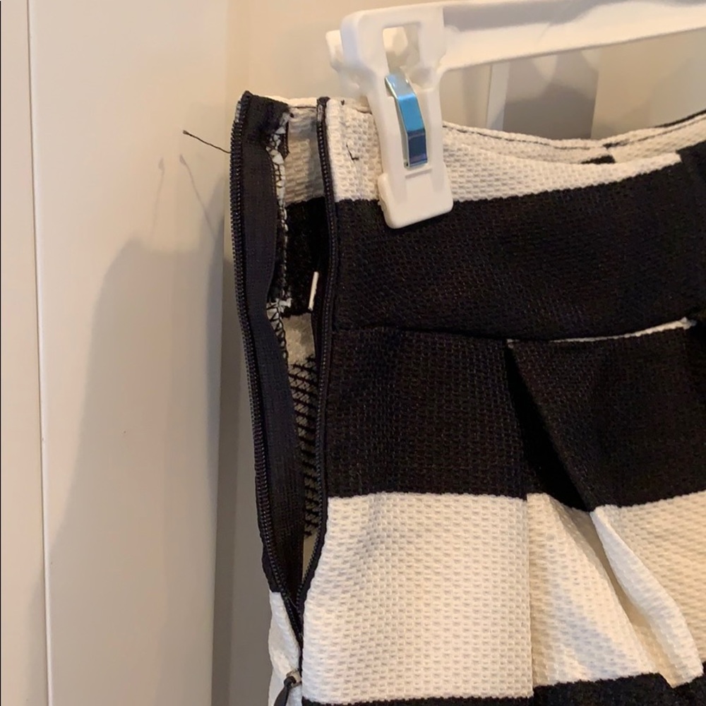 Skirt - Picture 2 of 3